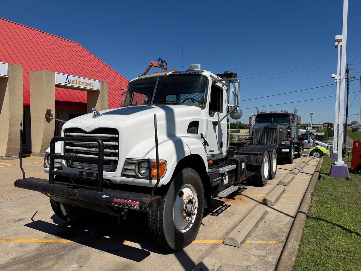 Used 2005 Mack Haul Truck CV713