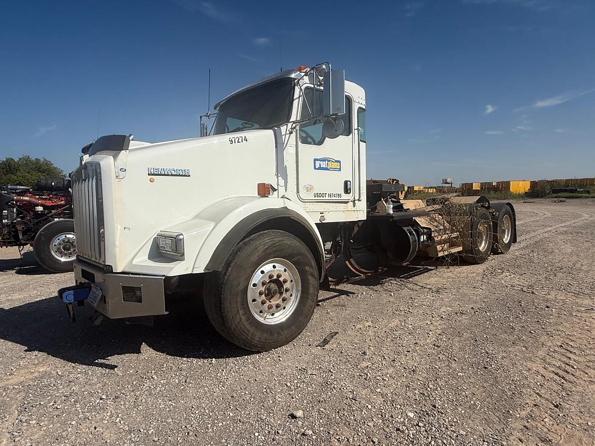 Used 2011 Kenworth T800 Cab and Chassis