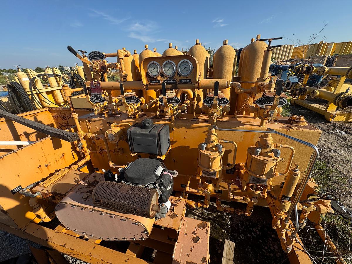 Used 2011 Advanced Pressure 6-Station 120-Gallon Accumulator - BEAR Triplex Pump - Honda Gas Engine