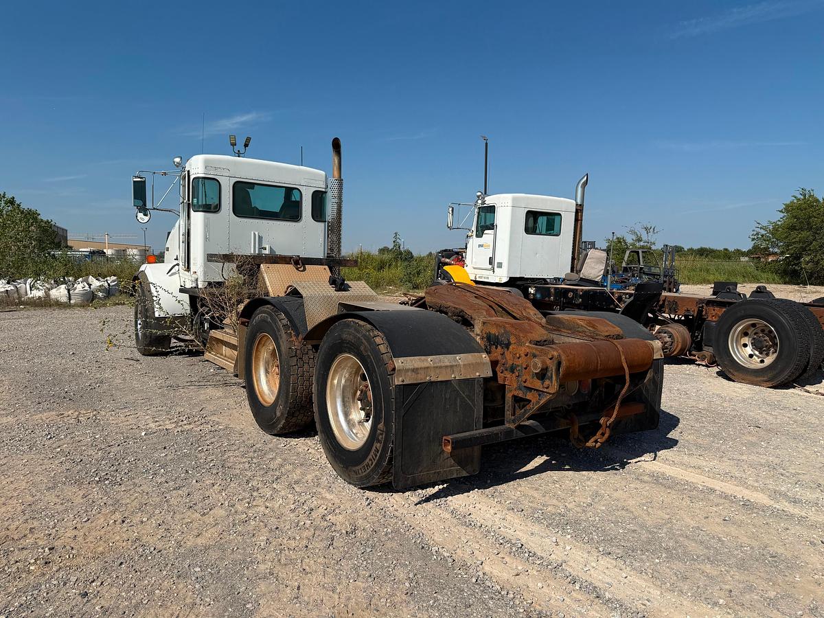 Used 2011 Kenworth T800 Cab and Chassis