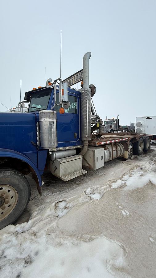 Used 2009 Peterbilt Winch Truck