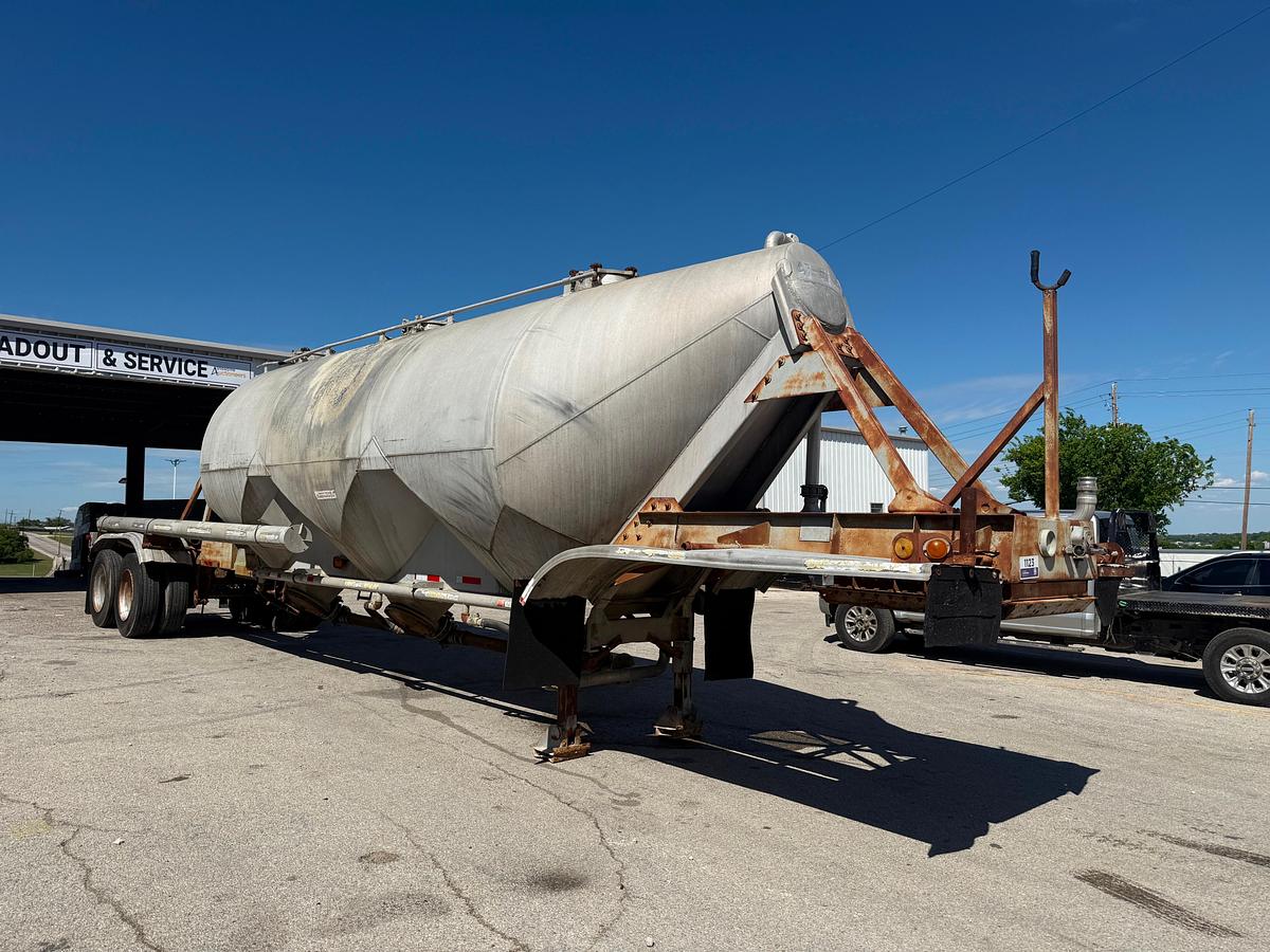 Used 1978 Fruehauf Pneumatic Bulk Trailer