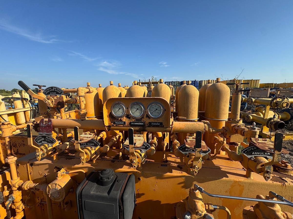 Used 2011 Advanced Pressure 6-Station 120-Gallon Accumulator - BEAR Triplex Pump - Honda Gas Engine