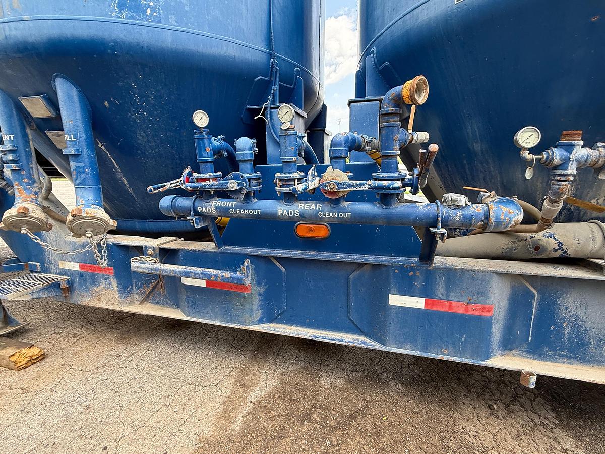 Used 1982 Clark 660 Cement Bulk Trailer