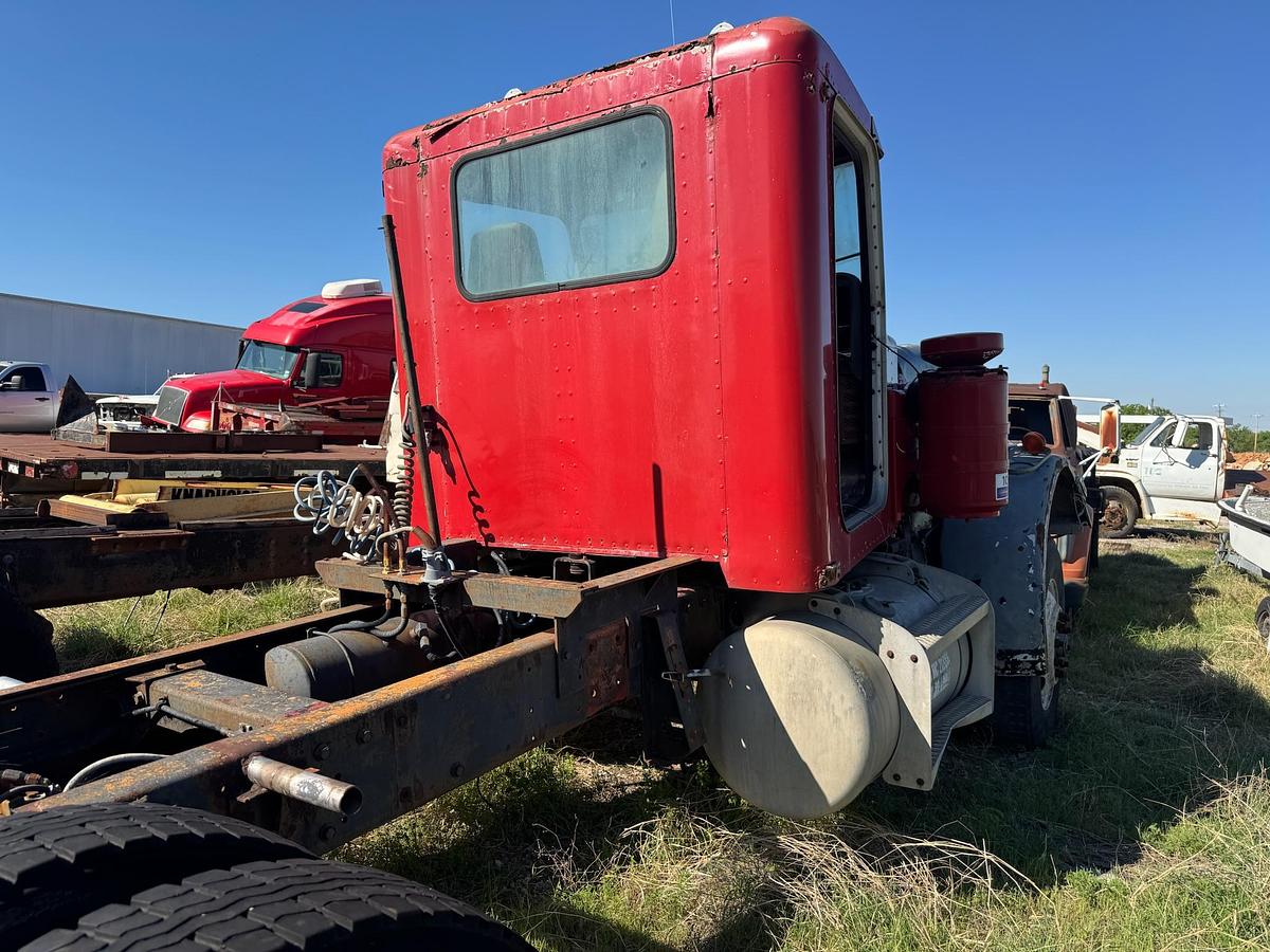Used Day-cab Semi Truck