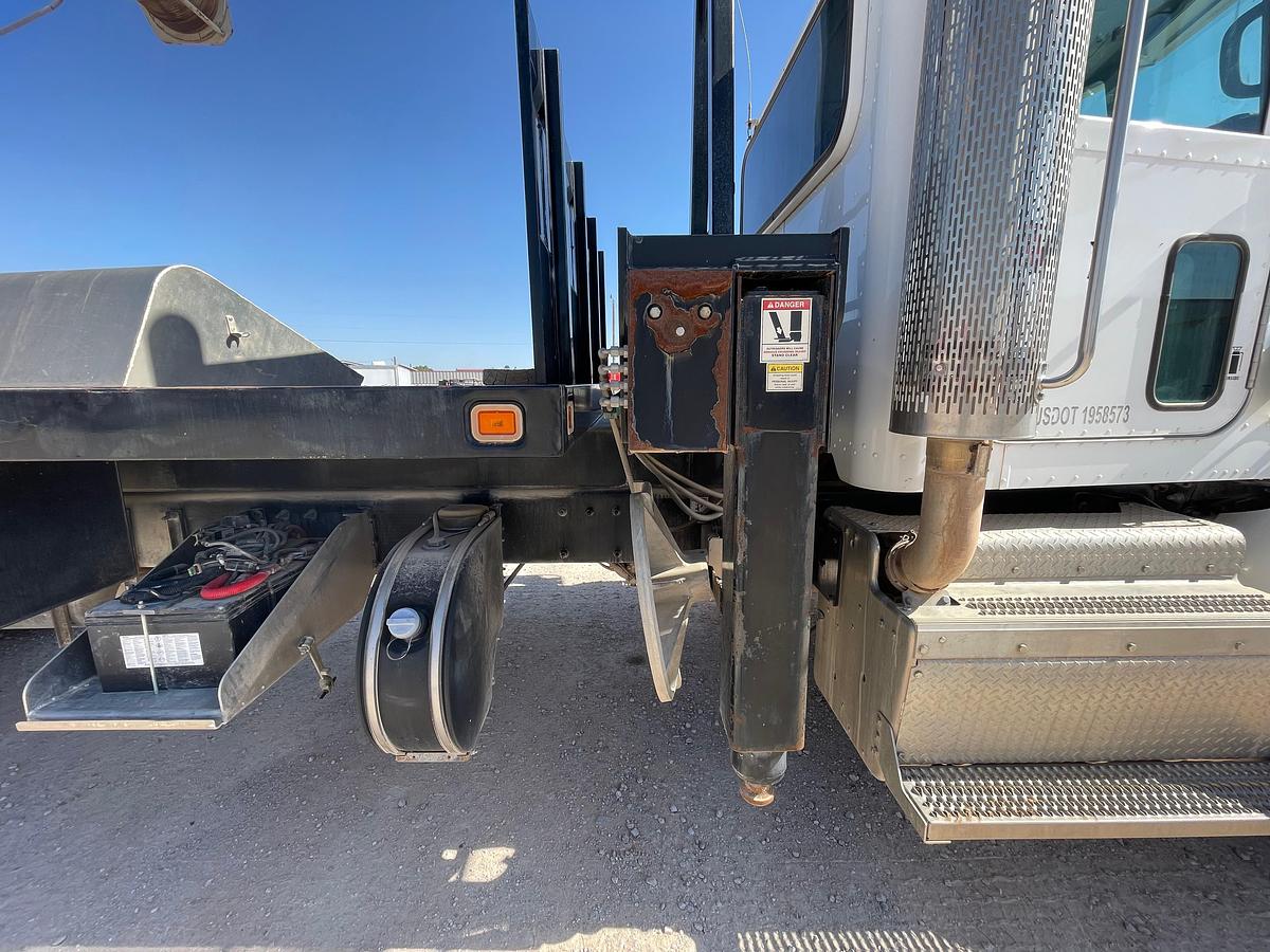 Used 2012 Peterbilt 367 Service Truck with National 900A Crane