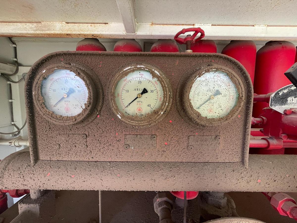Used DS 320 4-Station Closing Unit