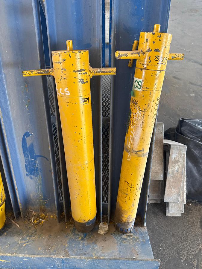 Used (2) Hydraulic Cylinders / Actuators 2 7/8'' CS & 3 1/2'' CS Connections