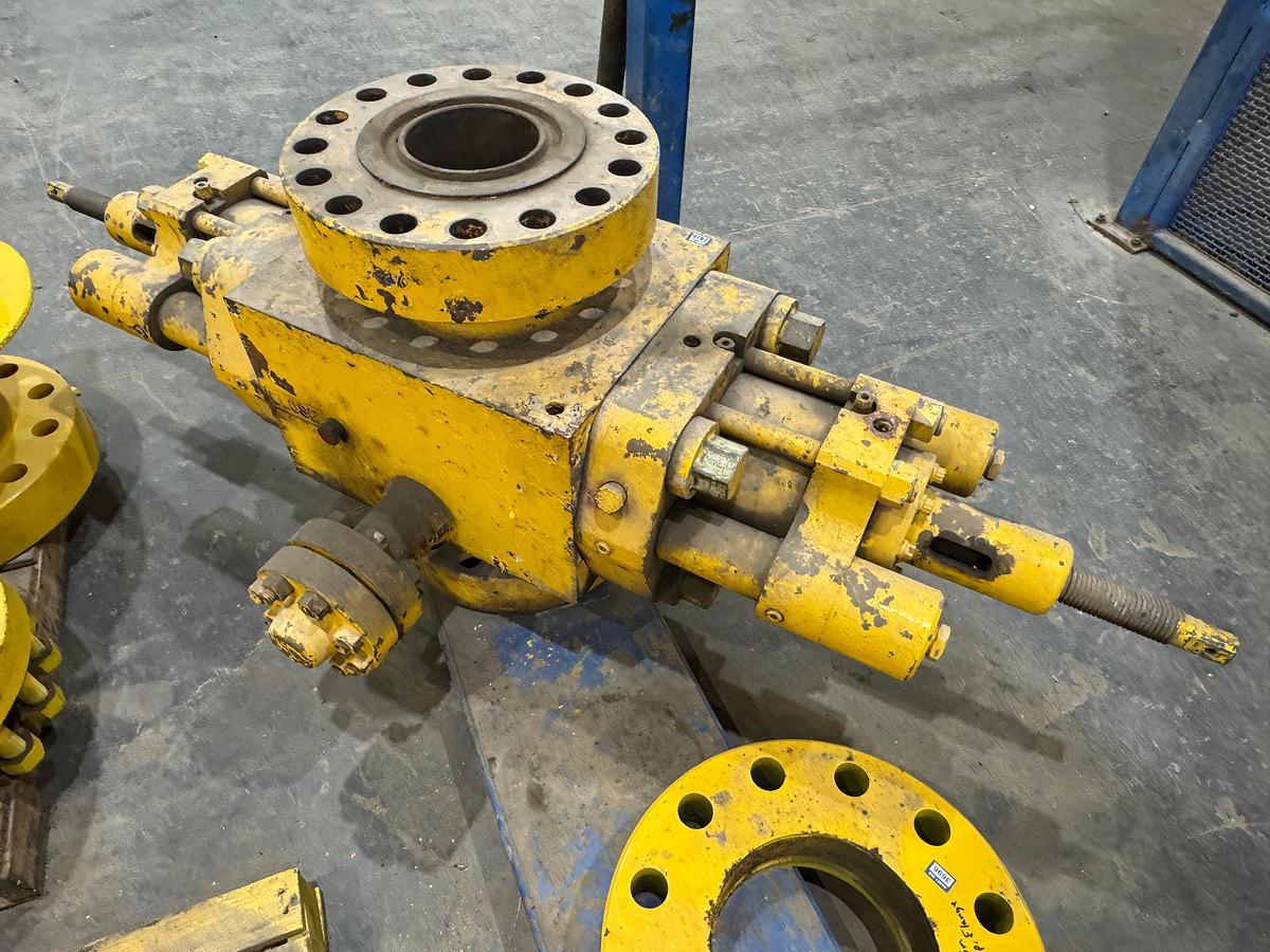 Used Cameron Type UM 7 1/16'' x 15k Single Ram BOP