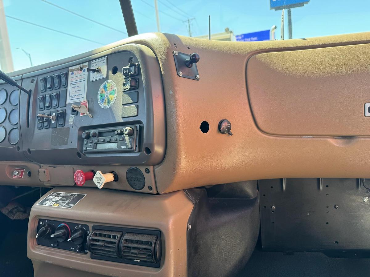 Used 2005 Mack Haul Truck CV713