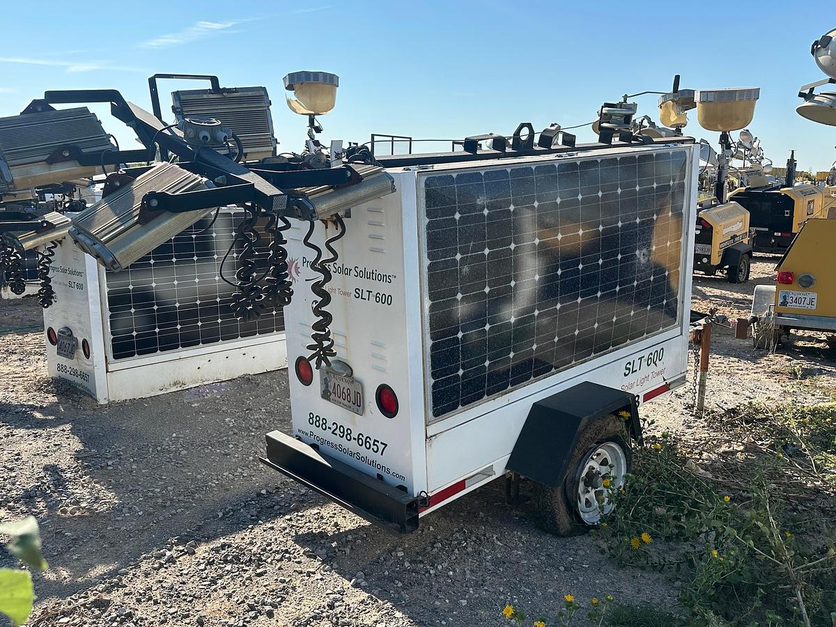 Used Solar Light Tower, Inoperable, Flat Tires.