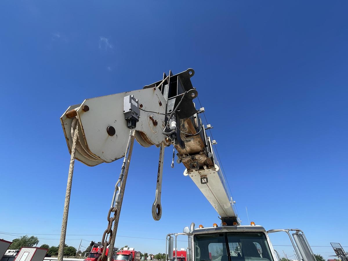 Used 2012 Peterbilt 367 Service Truck with National 900A Crane