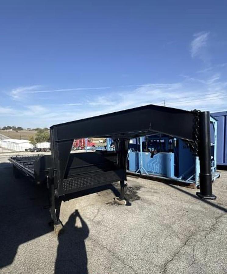 Used 2005 Gooseneck Flat Bed Pipe Trailer