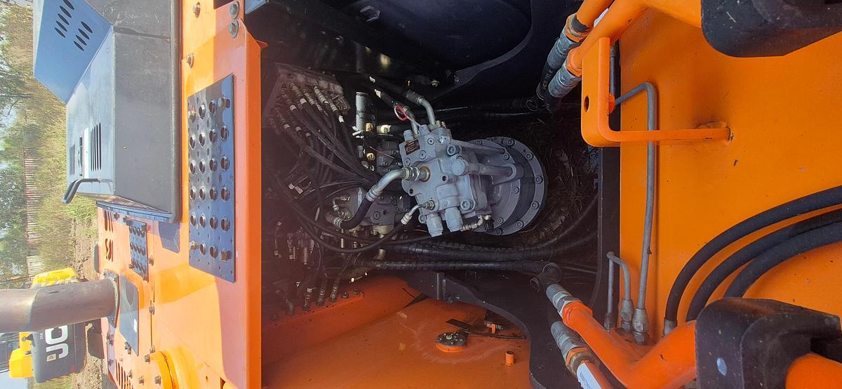 Used 2015 HitachiZaxis 160LC