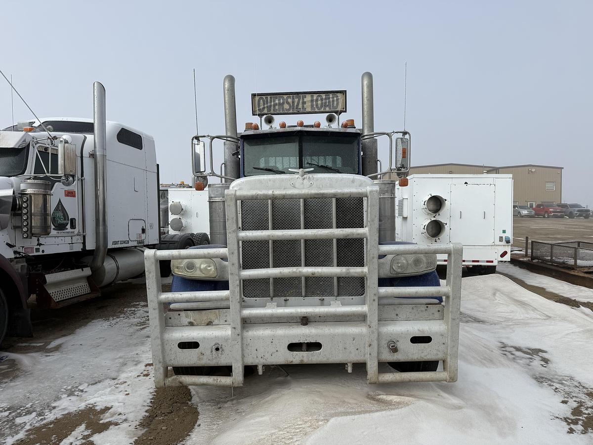 Used 2009 Peterbilt Winch Truck