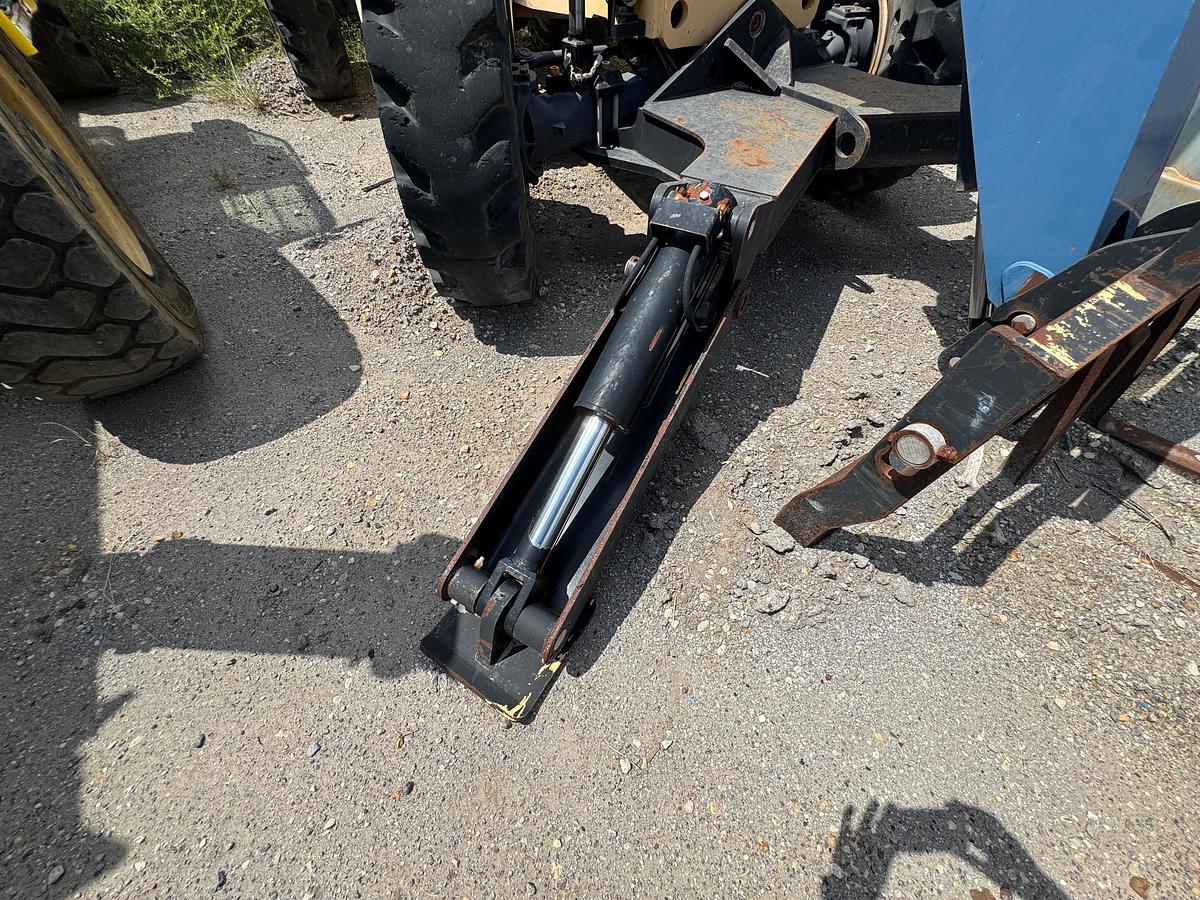 Used 2011 Caterpillar TL1055 Telehandler