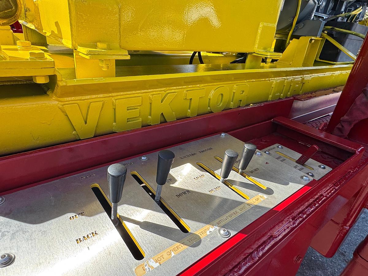 Used Vektor Gooseneck Hydraulic Pipe Handler Trailer