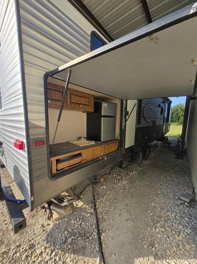 Used 2018 Longhorn Crossroads Bumper Pull Travel Trailer Bunkhouse
