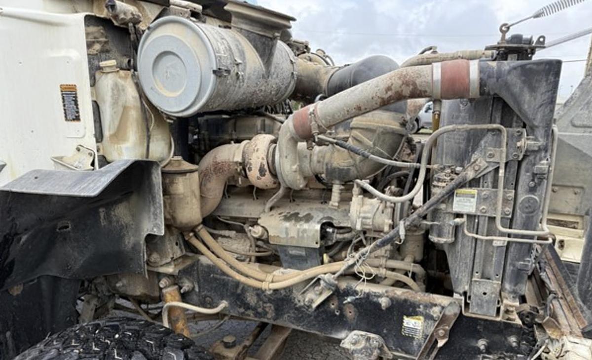 Used 1999 Mack CH613 60K Mech Winch Truck