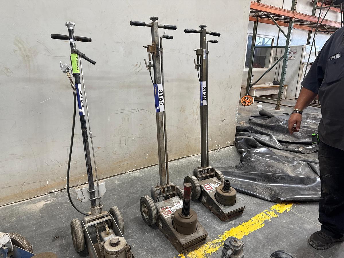 Used Gray 25 Ton Air Jack