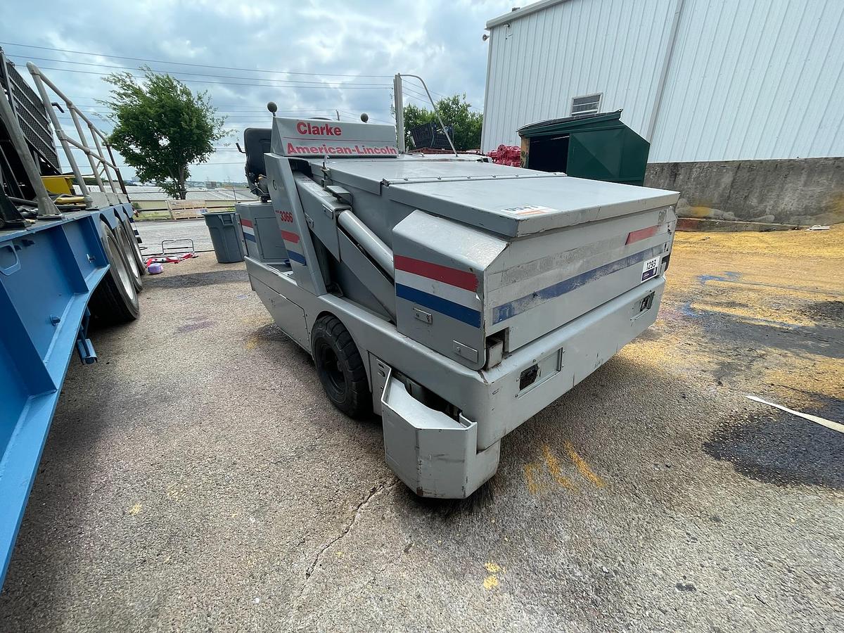 Used Clarke American-Lincoln 3366 Industrial Sweeper