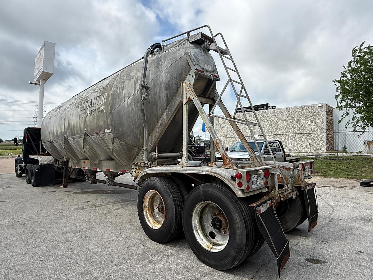 Used 1984 Fruehauf Pneumatic Bulk Trailer