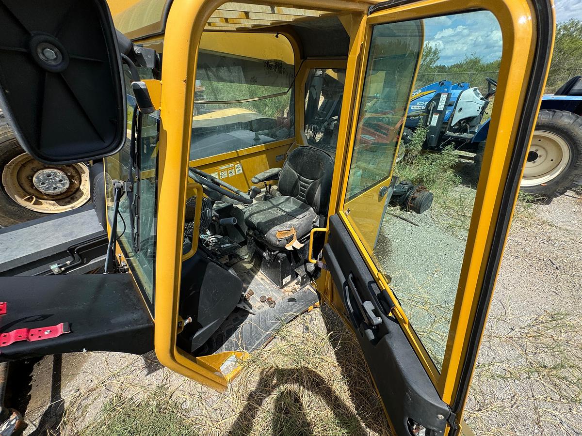 Used 2009 Caterpillar TL1055 Telehandler