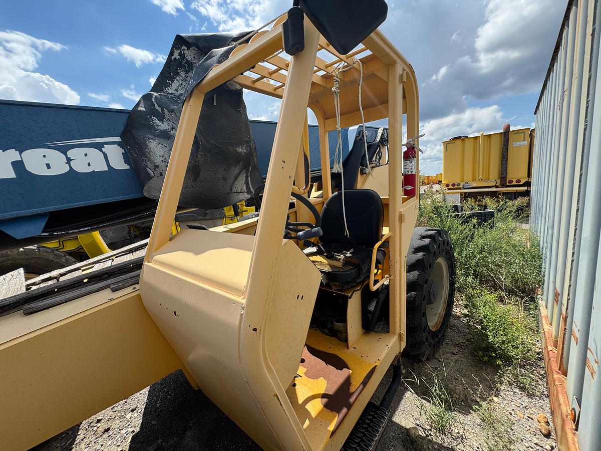 Used 2011 Caterpillar TL1055 Telehandler