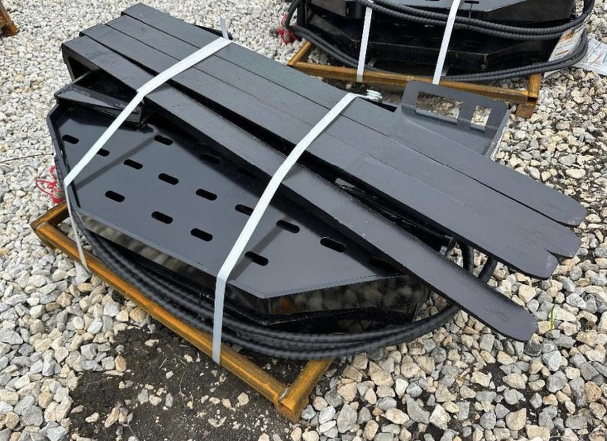 Used 2026 GIYI GY-SF60 60in Side Shift Fork Skid Steer Attachment (UNUSED)