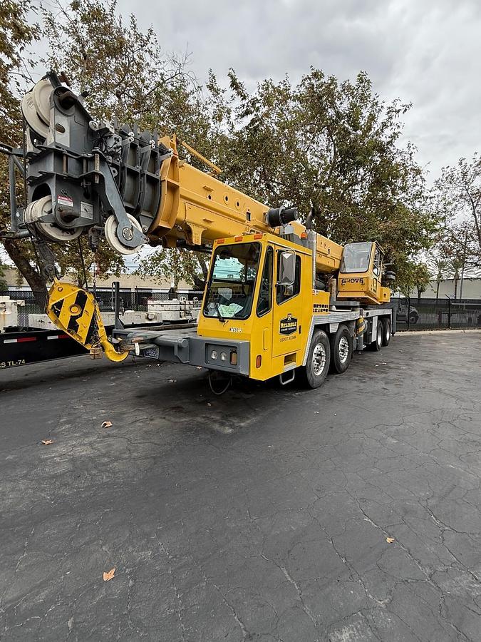Used 2004 Grove TMS 9000E Hydraulic Truck Crane