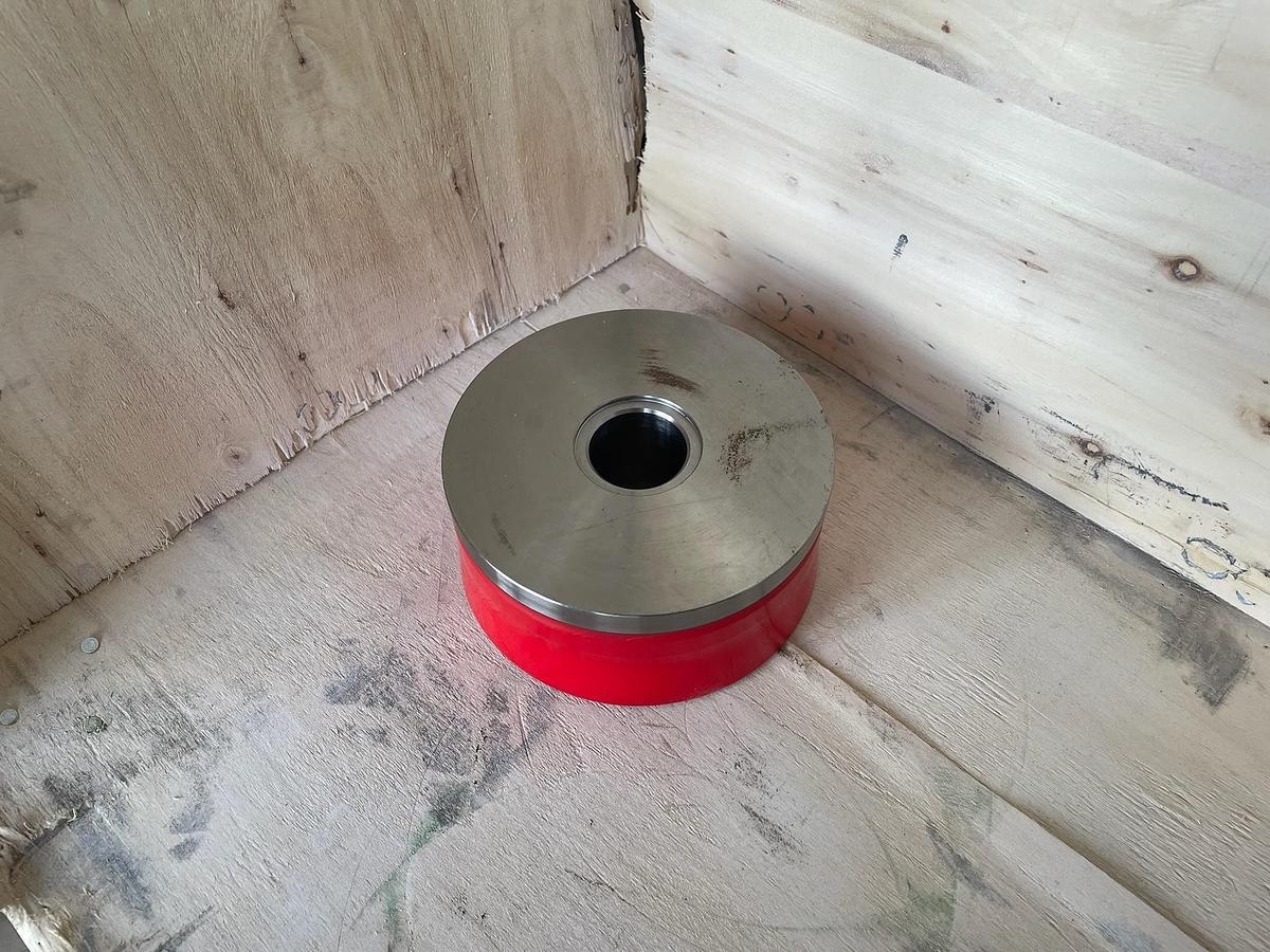 (192) Piston Urethane Bonded 6-1/2" 42 MM Bore, (17) Various Piston Hubs (UNUSED)