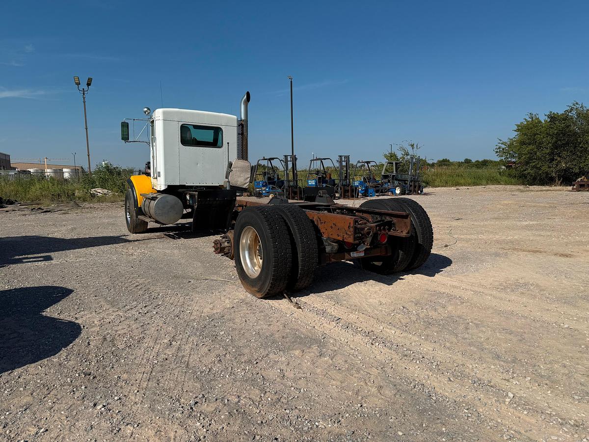 Used 2011 Kenworth T800 Cab and Chassis