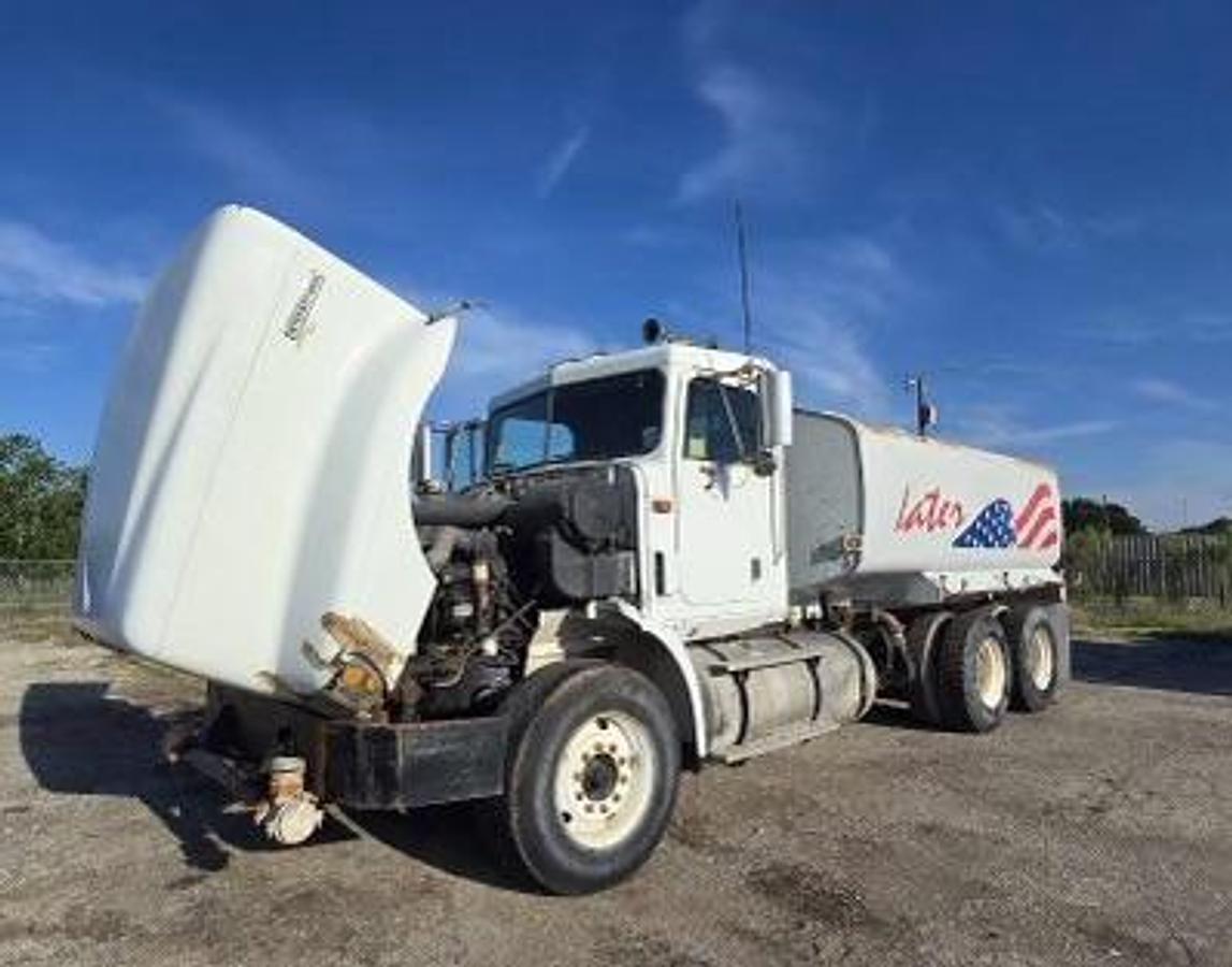 Used 1999 International 9400 - 4K-Gallon Tank Truck