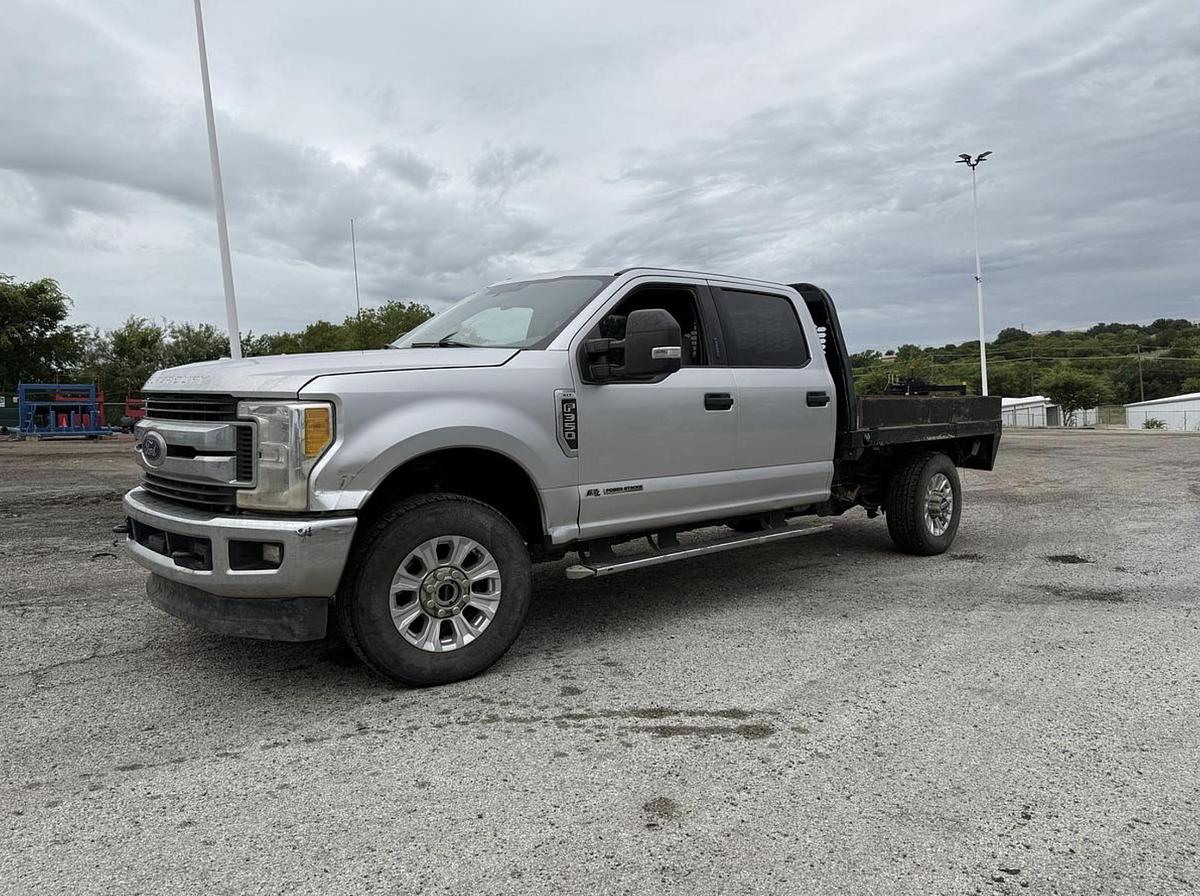 Used Ford F350 XLT 6.7L Power Stroke With Flatbed