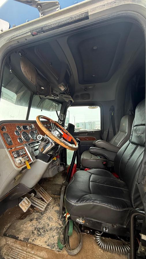 Used 2006 Peterbilt Slick Truck