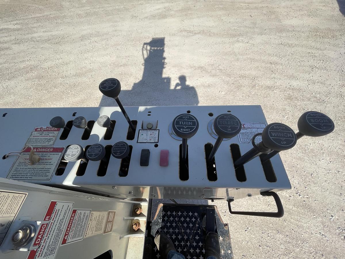 Used 2012 Peterbilt 367 Service Truck with National 900A Crane