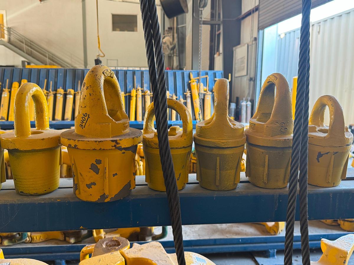 Used (30) Lifting Plugs