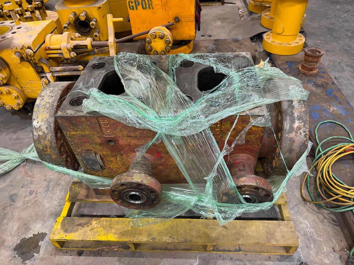 Used Cameron Type U 7 1/16'' x 15m Double Hydraulic BOP Body