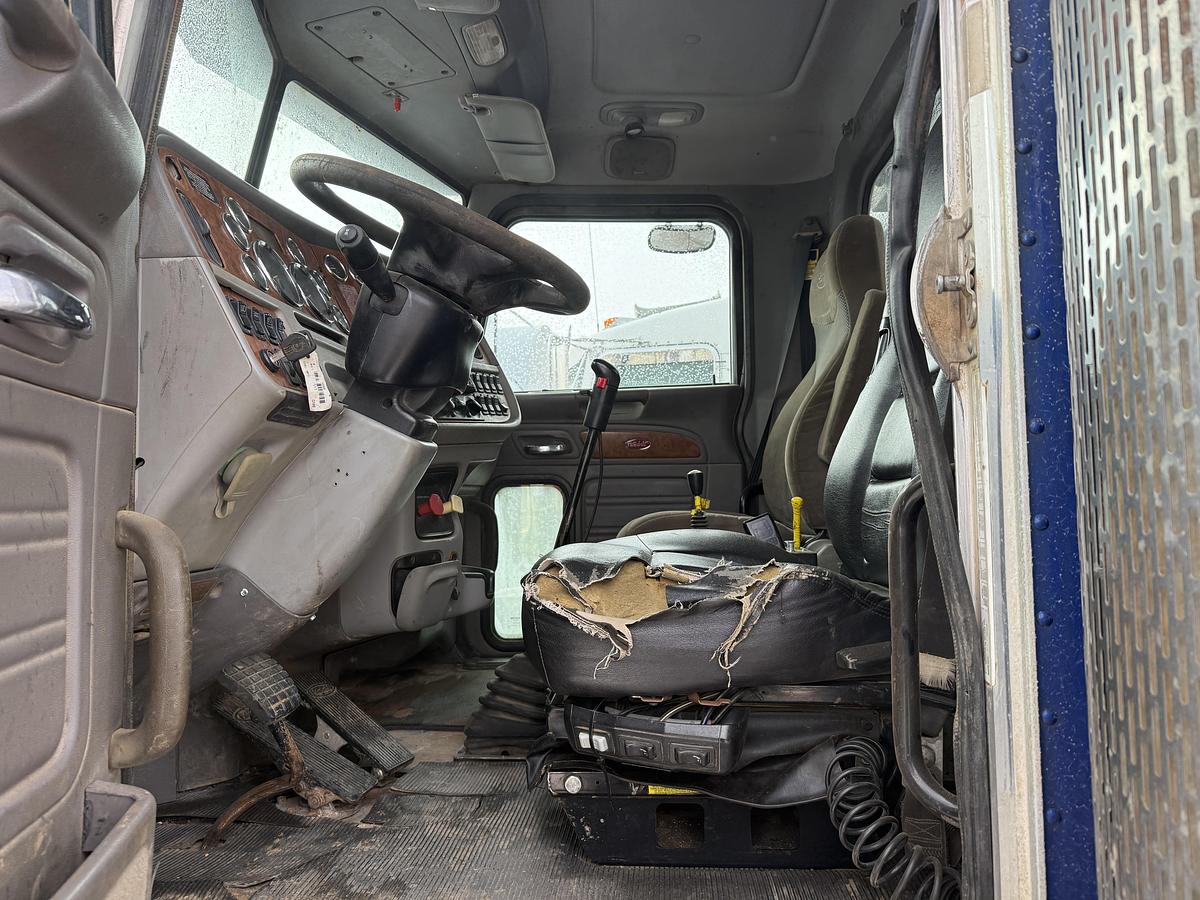 Used 2009 Peterbilt Winch Truck