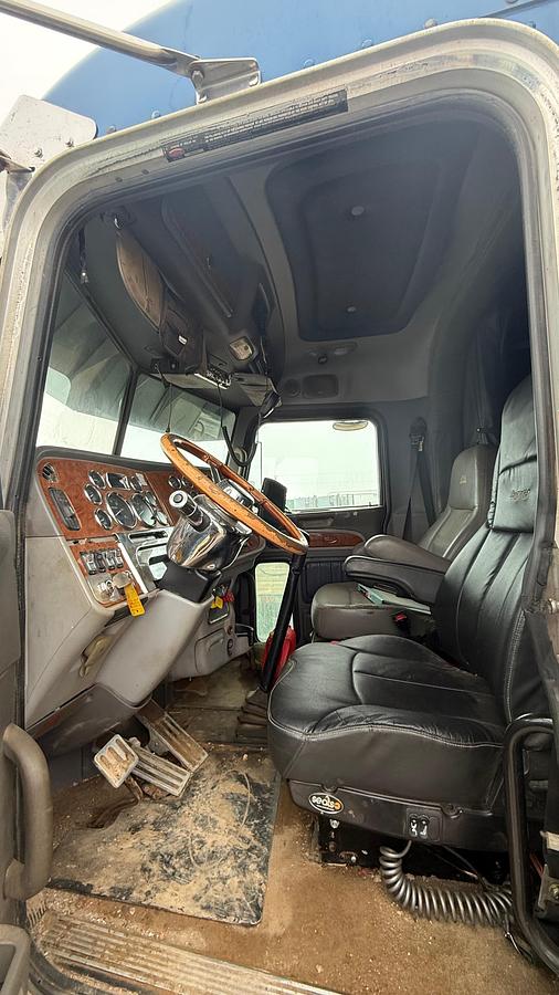 Used 2006 Peterbilt Slick Truck