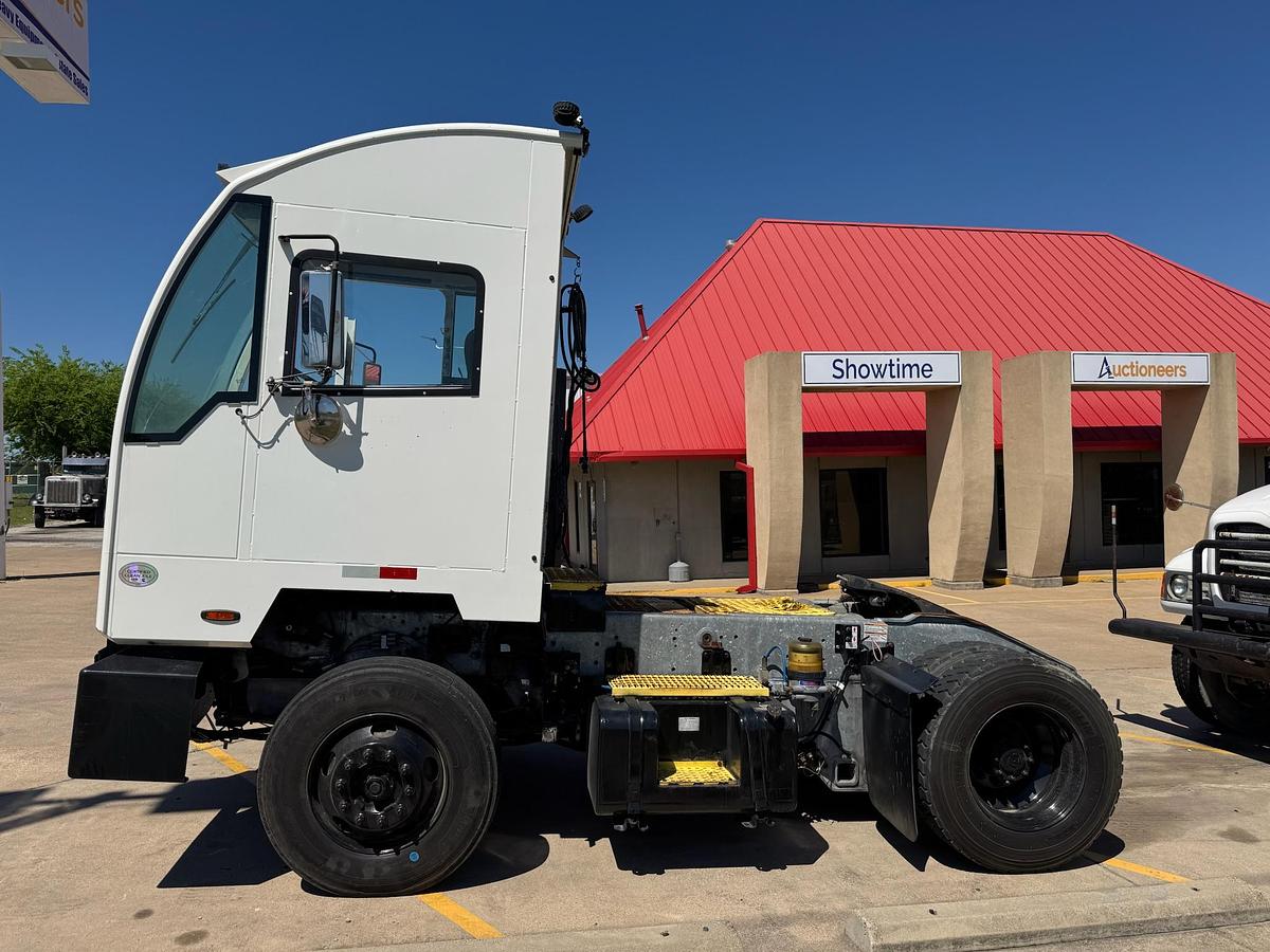 Used 2019 Autocar 4x2 Spotter Truck