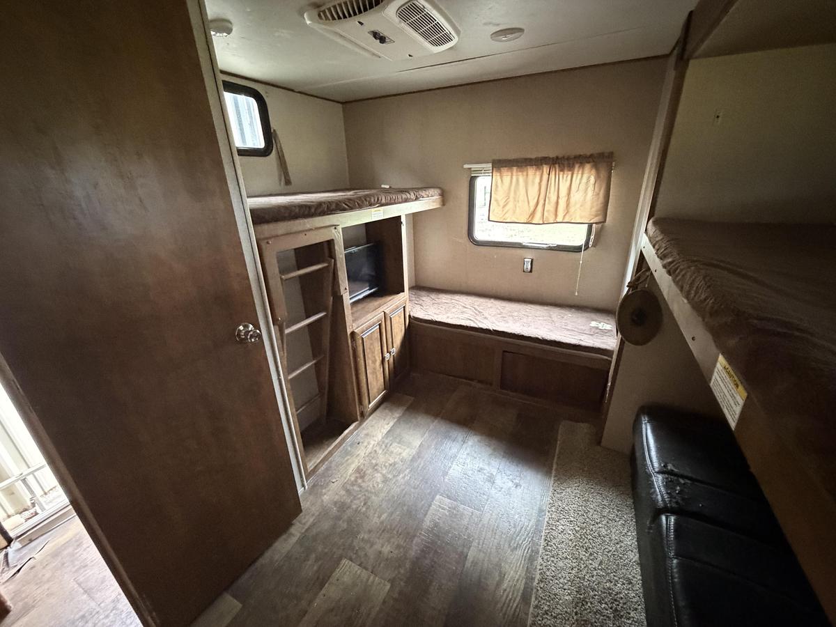 Used 2018 Longhorn Crossroads Bumper Pull Travel Trailer Bunkhouse