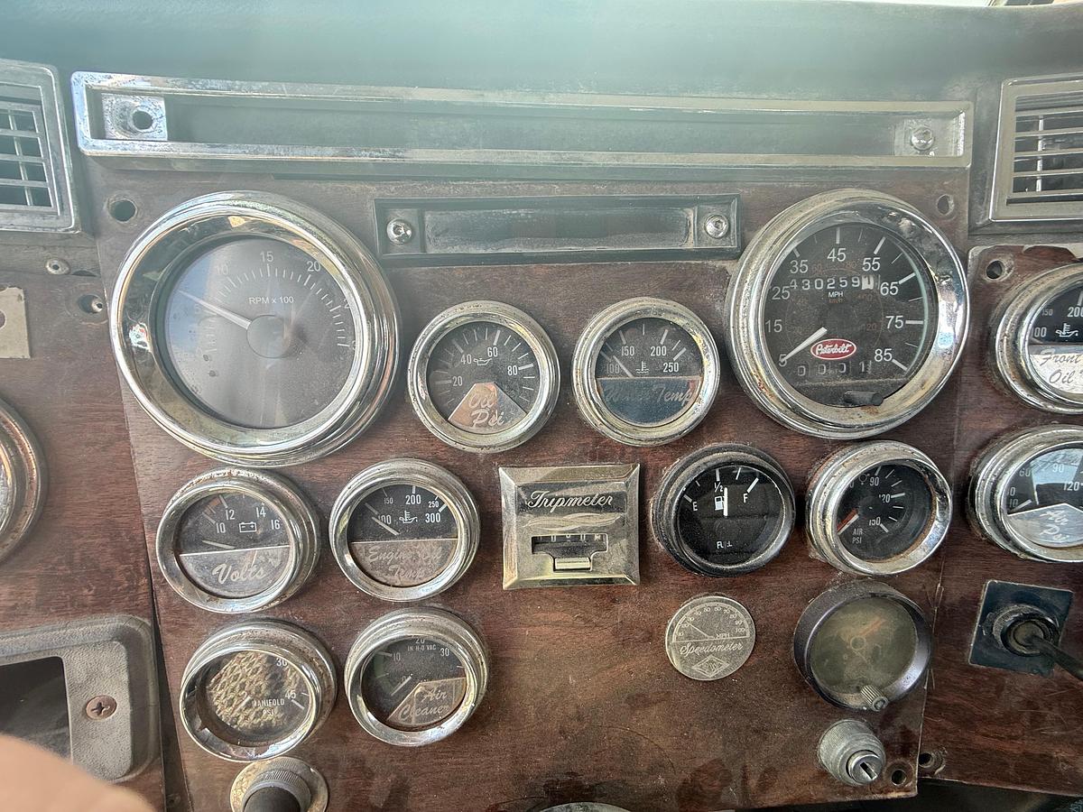 Used 1988 Peterbilt 379 Winch Truck