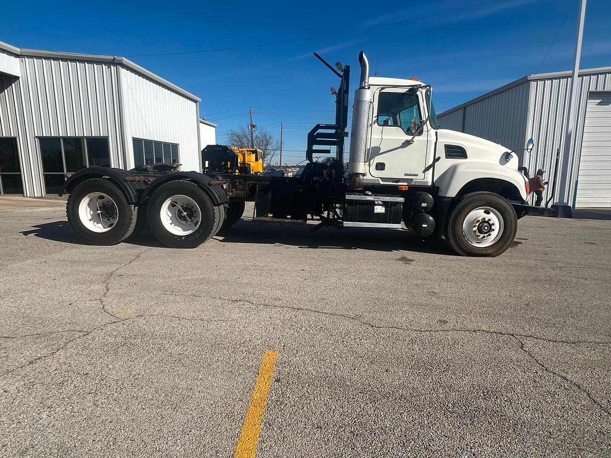 Used 2005 Mack Haul Truck CV713