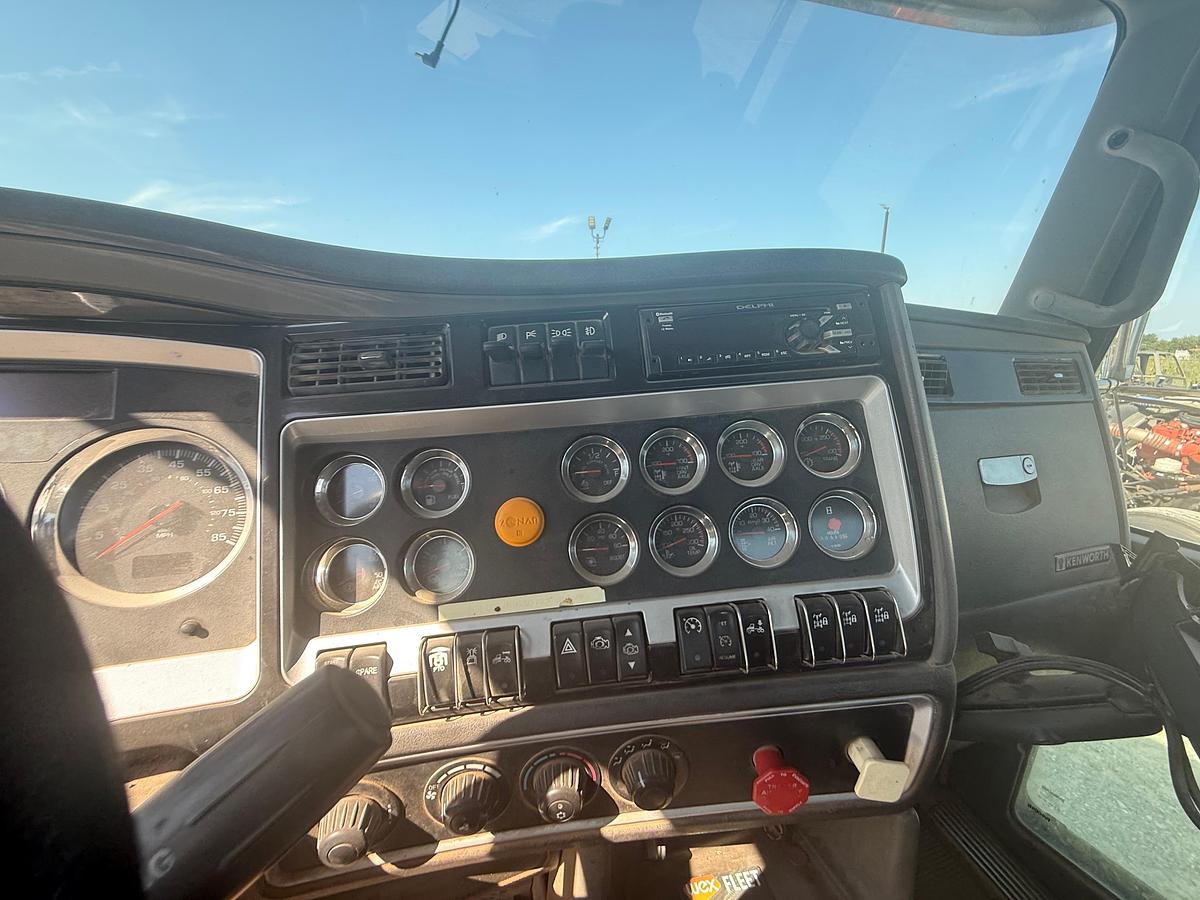 Used 2011 Kenworth T800 Cab and Chassis