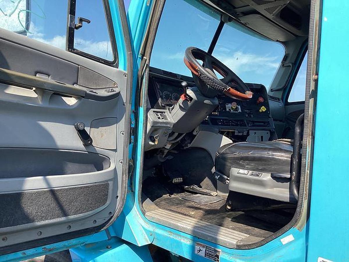 Used 2005 Freightliner Cascadia