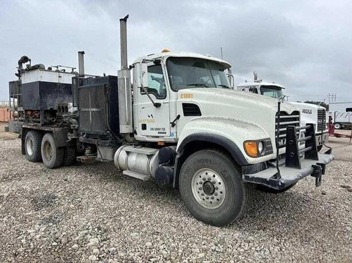 Used 2005 MACK CV513 CEMENT SPM TRIPLEX PUMP TRUCK