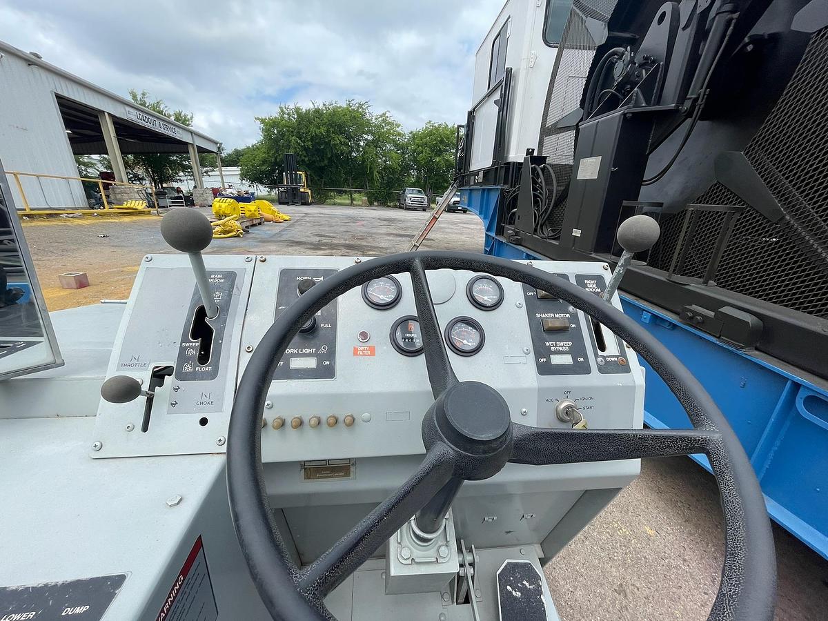 Used Clarke American-Lincoln 3366 Industrial Sweeper