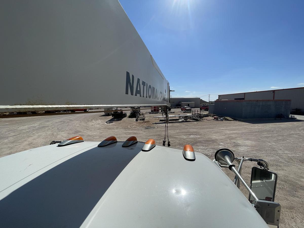 Used 2012 Peterbilt 367 Service Truck with National 900A Crane