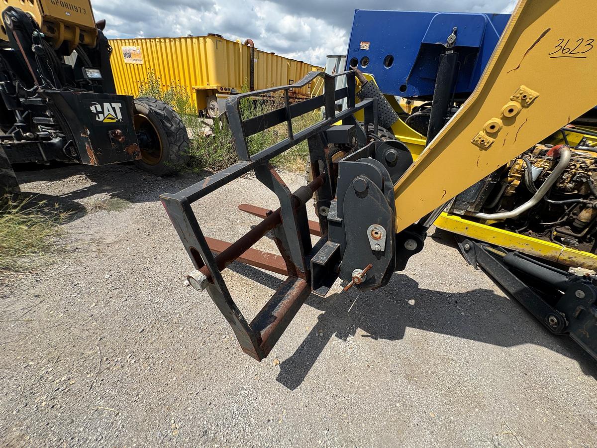 Used 2009 Caterpillar TL1055 Telehandler